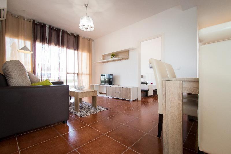 Holidays2Torremolinos Apartamento de 3 dormitorios con terraza y piscina comunitaria Habitación foto