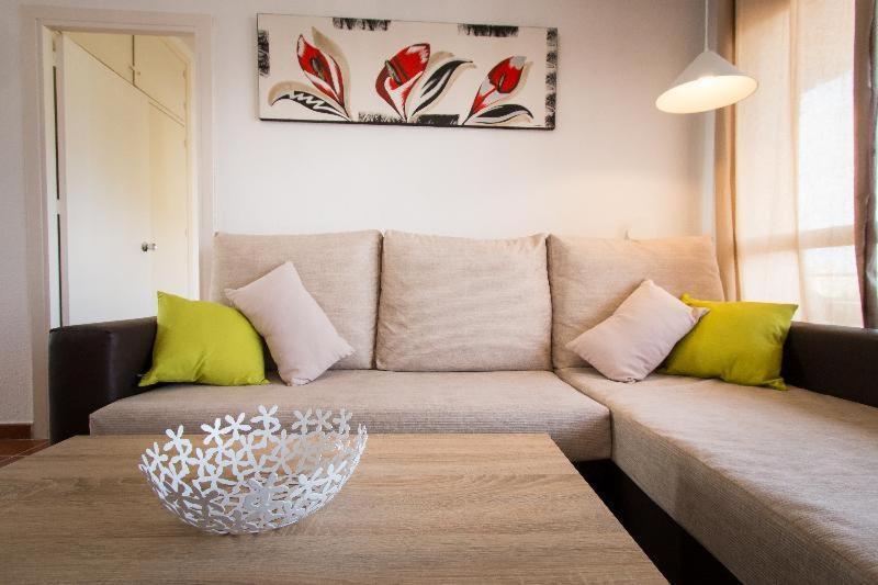 Holidays2Torremolinos Apartamento de 3 dormitorios con terraza y piscina comunitaria Habitación foto