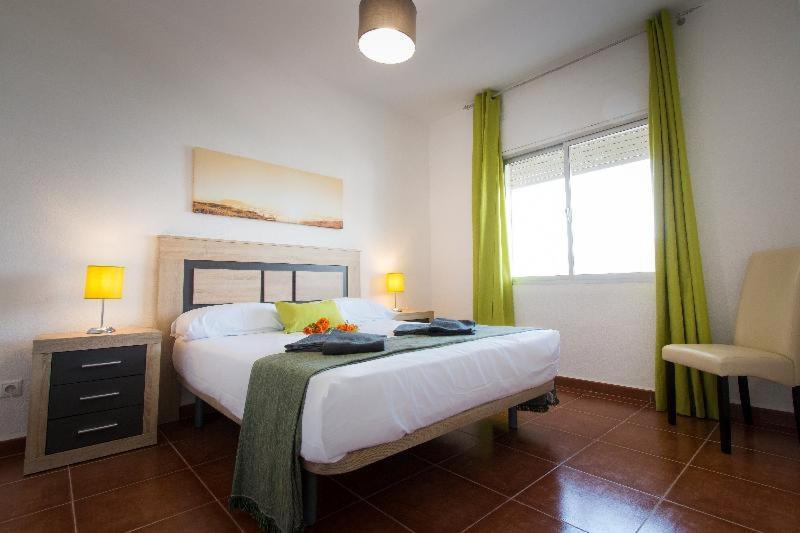 Holidays2Torremolinos Apartamento de 3 dormitorios con terraza y piscina comunitaria Habitación foto