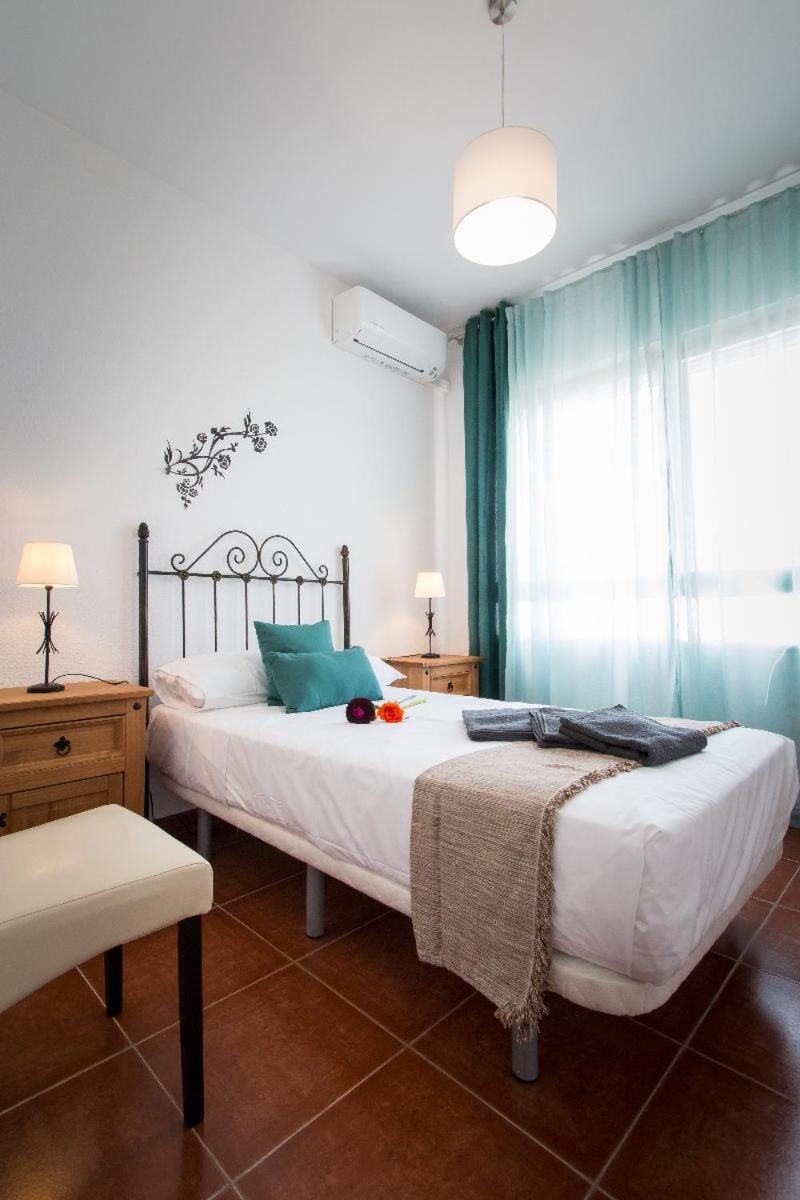 Holidays2Torremolinos Apartamento de 3 dormitorios con terraza y piscina comunitaria Habitación foto